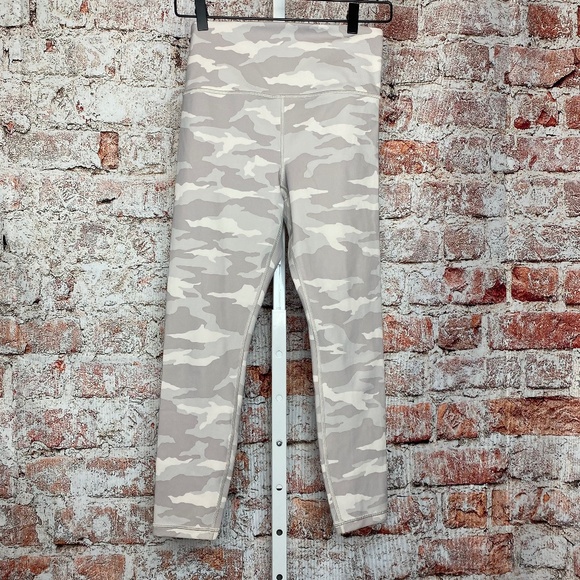 Athleta Elation Womenʻs High-Rise Light Grey Camo Yoga Leggings Size Small - Picture 1 of 6
